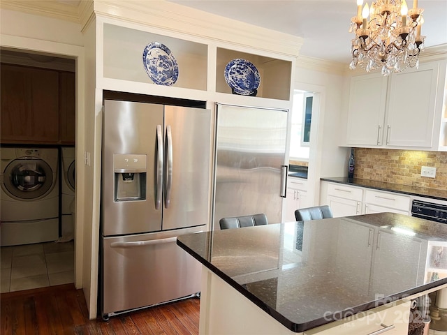530 E Rutledge Ave, Gaffney, SC 29340 - kitchen with stainless steel fridge, washing machine and dryer, a chandelier, backsplash, and dark wood-style floors