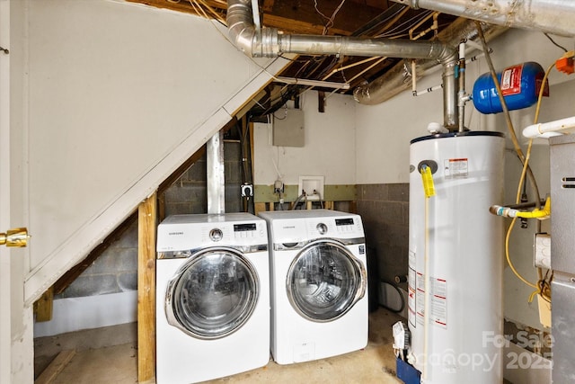 1810 13th Ave NE, Hickory, NC 28601 - laundry area featuring water heater and washing machine and dryer