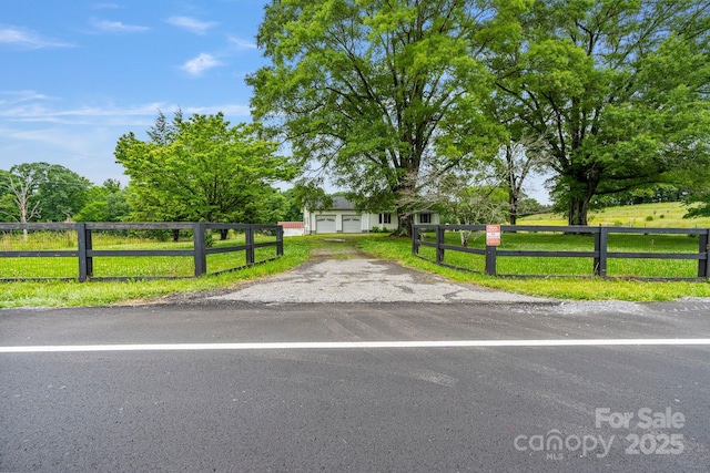 956 Stony Point Rd, Kings Mountain, NC 28086 - view of property hidden behind natural elements with an attached garage and driveway