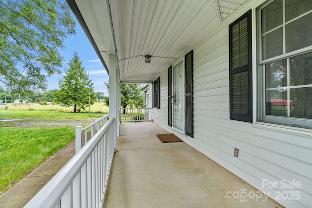 956 Stony Point Rd, Kings Mountain, NC 28086 - porch featuring a yard