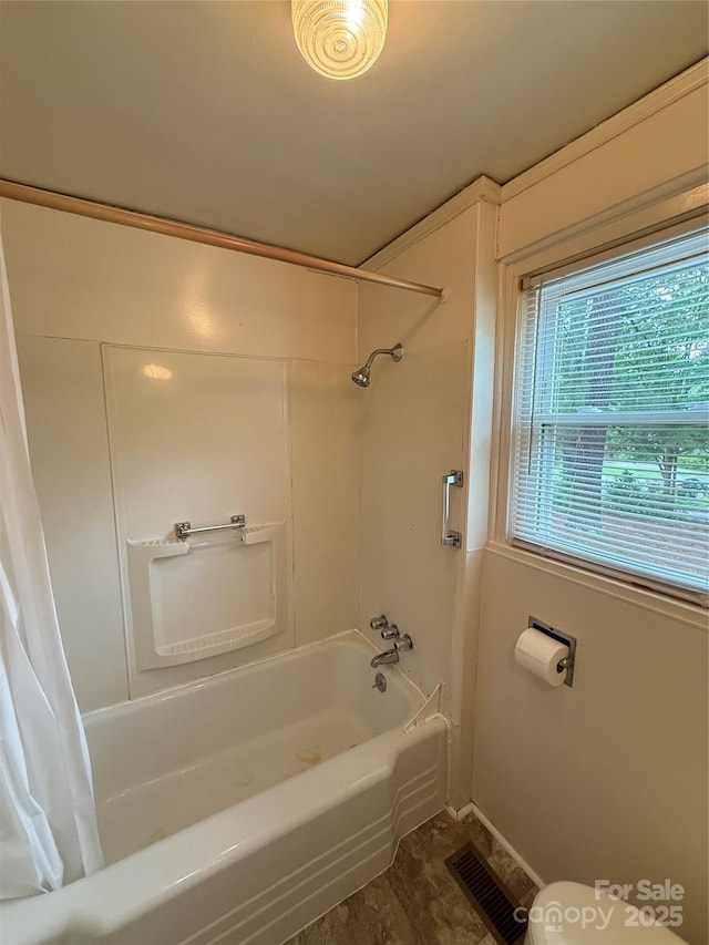 317 Heilig Ave, Salisbury, NC 28144 - bathroom featuring shower / bath combo, toilet, and baseboards