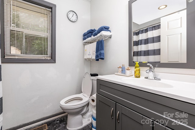 2210 Joes Lake Rd, Shelby, NC 28152 - bathroom with toilet, vanity, baseboards, and curtained shower