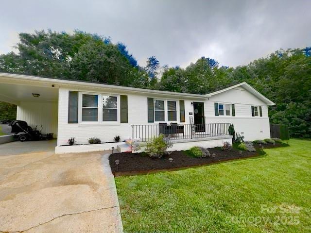 135 Michelle Dr, Ellenboro, NC 28040 - ranch-style home with driveway, a front yard, a carport, and a porch