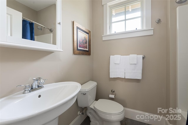 4 Fitzgerald Rd, Black Mountain, NC 28711 - full bathroom featuring toilet, baseboards, a sink, and a shower with curtain