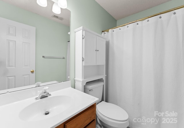 8808 Palmutum Pl, Charlotte, NC 28269 - full bath with vanity, toilet, a textured ceiling, and curtained shower