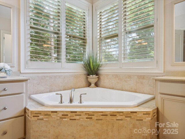 5805 Copperleaf Commons Ct, Charlotte, NC 28277 - full bath featuring vanity and a garden tub