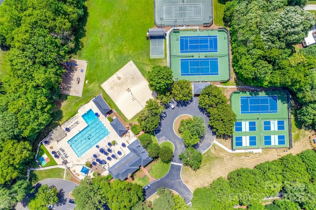 10215 Balmoral Cir, Charlotte, NC 28210 - bird's eye view of a pool