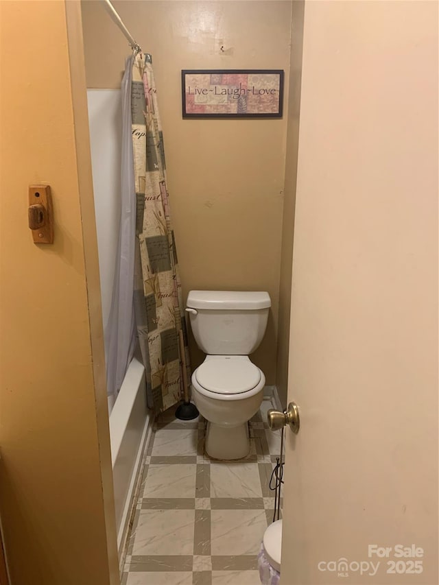 5816 Rocky Mount Ct, Charlotte, NC 28214 - bathroom with toilet and shower / bath combo