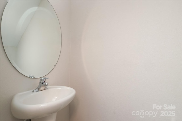 3349 Ellingford Rd, Charlotte, NC 28214 - bathroom featuring a sink