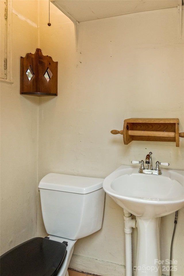 20 Kenilwood Pl, Asheville, NC 28803 - bathroom with toilet and a sink