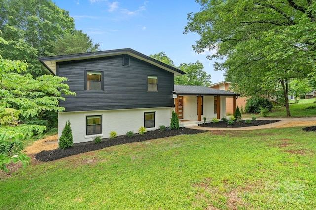 3326 Winterfield Pl, Charlotte, NC 28205 - view of front of property featuring a front yard, a porch, and brick siding