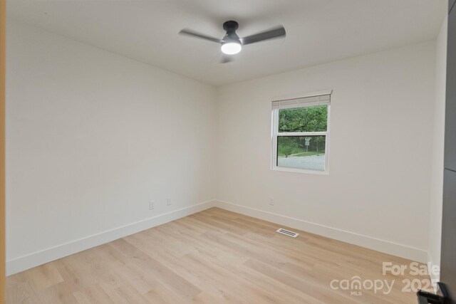 3326 Winterfield Pl, Charlotte, NC 28205 - unfurnished room with ceiling fan, light wood finished floors, and baseboards