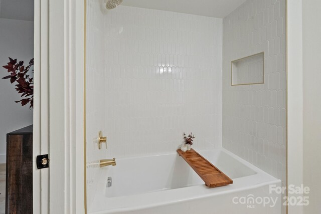 3326 Winterfield Pl, Charlotte, NC 28205 - bathroom featuring shower / washtub combination