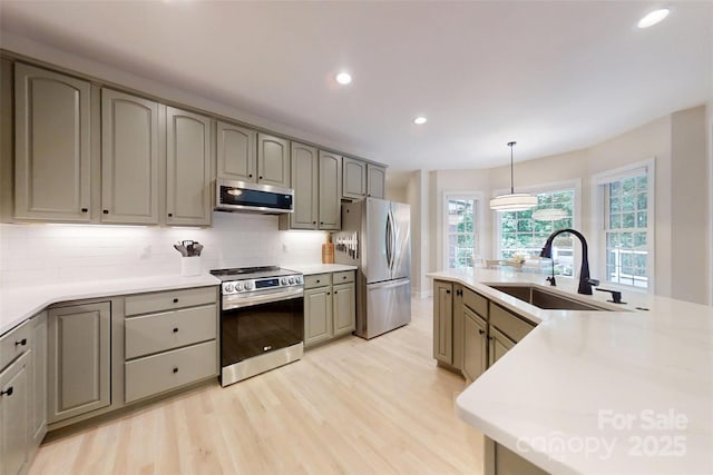 118 Tayport Dr, Troutman, NC 28166 - kitchen with stainless steel appliances, a sink, light wood-style flooring, recessed lighting, and backsplash