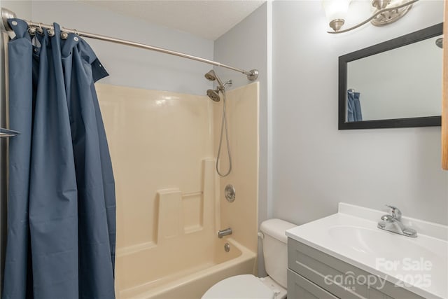 608 Surrey Glen Cir, Hendersonville, NC 28739 - bathroom featuring toilet, shower / bath combo, and vanity
