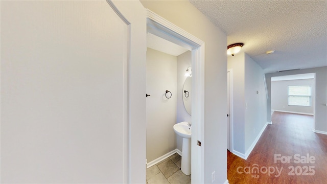 8139 Deodora Cedar Ln, Charlotte, NC 28215 - bathroom featuring a textured ceiling and baseboards