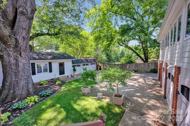 361 5th St NW, Hickory, NC 28601 - view of yard featuring an outbuilding