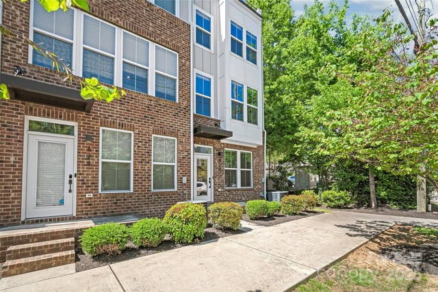 420 E 16th St, Charlotte, NC 28206 - view of exterior entry featuring brick siding