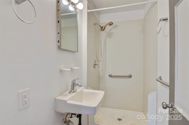 841 12th Ave NW, Hickory, NC 28601 - full bathroom featuring a shower and a sink