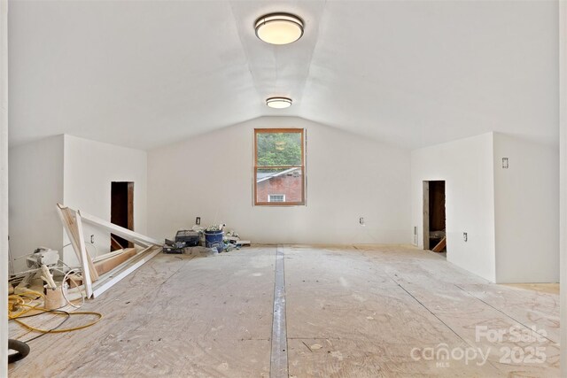 841 12th Ave NW, Hickory, NC 28601 - bonus room with vaulted ceiling