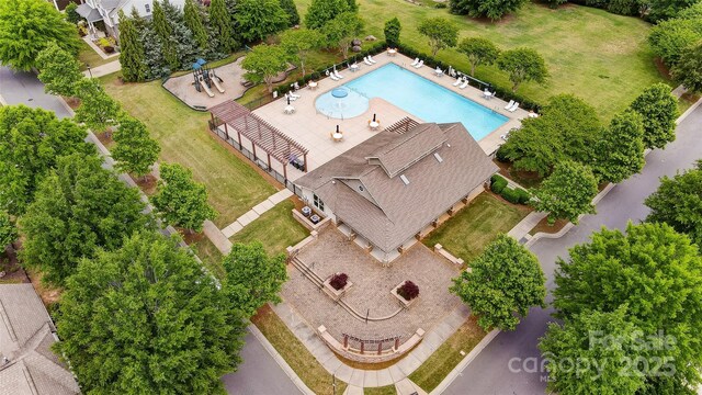 7322 Vesper Dr, Huntersville, NC 28078 - aerial view of a pool