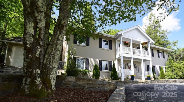 195 Fairway Ln, Blowing Rock, NC 28605 - greek revival inspired property with a balcony, stucco siding, and covered porch