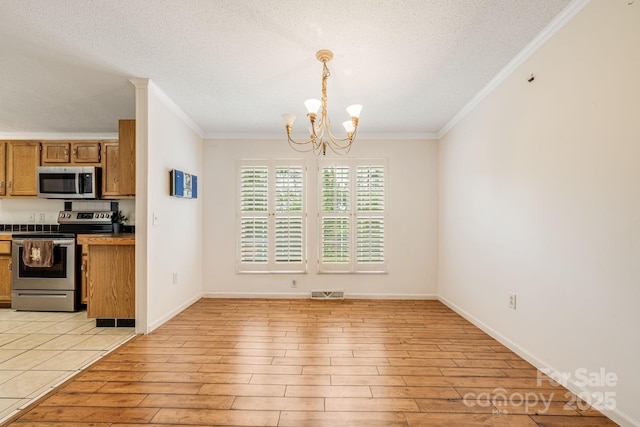 553 New Hope Rd, Rutherfordton, NC 28139 - unfurnished dining area with crown molding, a chandelier, light wood-type flooring, a textured ceiling, and baseboards