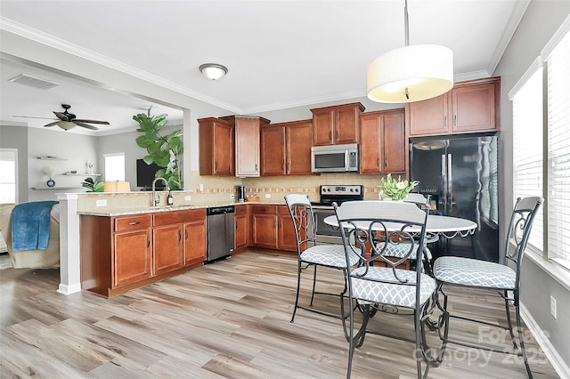 2840 Hopeton Ct, Monroe, NC 28110 - kitchen with appliances with stainless steel finishes, a sink, a peninsula, ceiling fan, and decorative backsplash