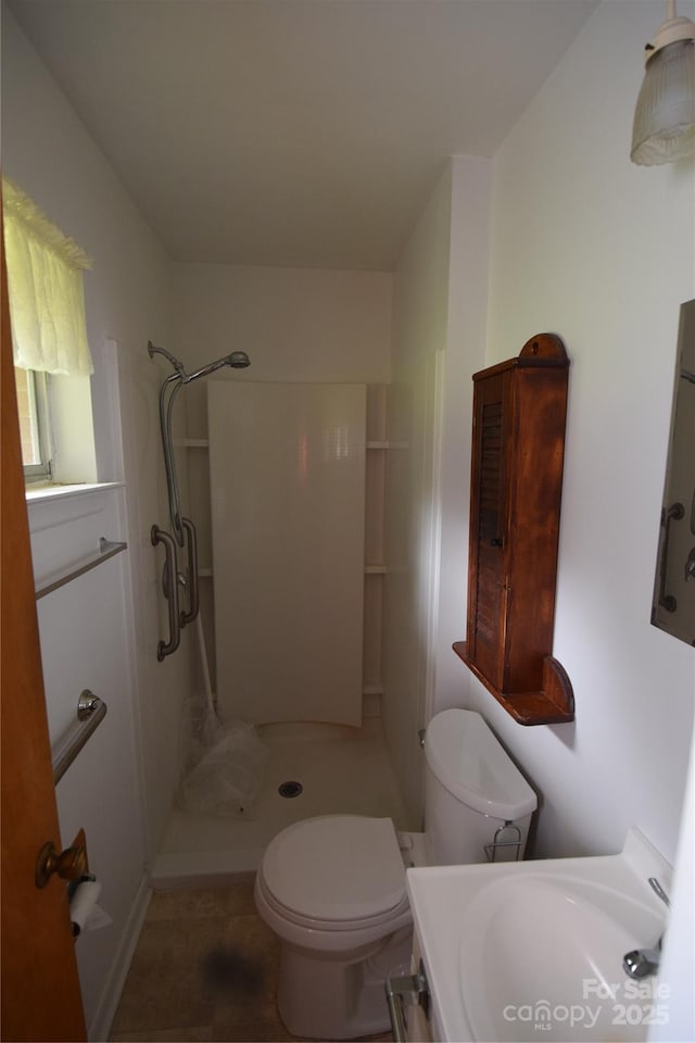 908 Ravendale Dr, Charlotte, NC 28216 - full bath featuring a walk in shower, toilet, vanity, and tile patterned floors