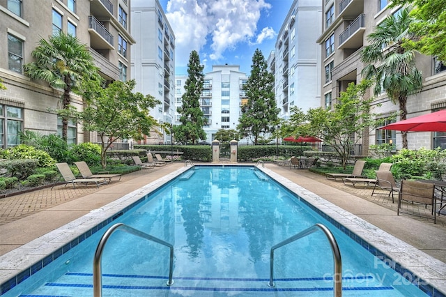 718 W Trade St Unit 105, Charlotte, NC 28202 - community pool with a patio area