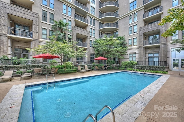 718 W Trade St Unit 105, Charlotte, NC 28202 - view of community pool