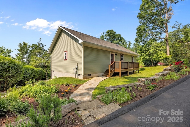 17 Laurel Rd, Arden, NC 28704 - view of front of house with a deck, crawl space, and a front lawn