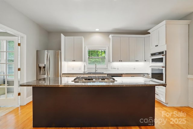 7725 Whitmire Ln, Mint Hill, NC 28227 - kitchen featuring stainless steel appliances, a center island, backsplash, a sink, and recessed lighting
