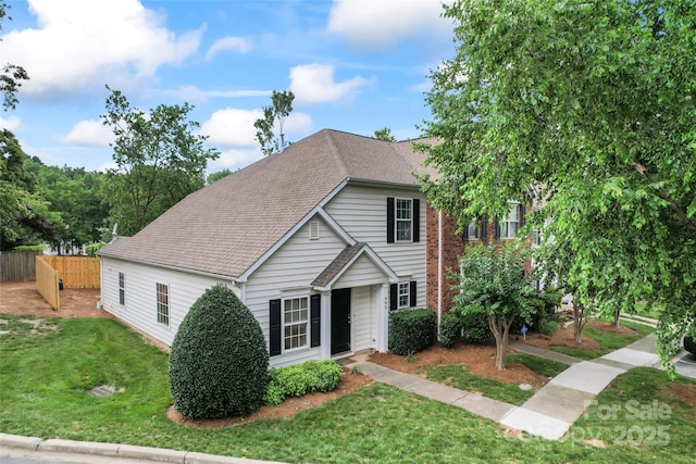 945 Heritage Pkwy, Fort Mill, SC 29715 - traditional-style house featuring roof with shingles