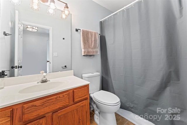 945 Heritage Pkwy, Fort Mill, SC 29715 - bathroom with vanity, toilet, and a shower with shower curtain