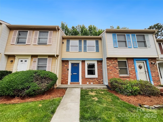 7609 Holly Grove Ct, Charlotte, NC 28227 - photo 1