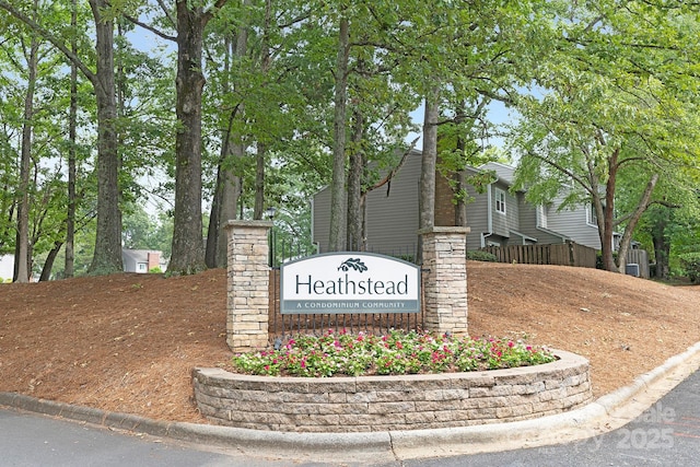 6101 Heath Ridge Ct, Charlotte, NC 28210 - view of community sign