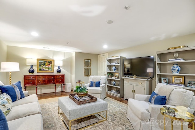 525 Queens Rd, Charlotte, NC 28207 - living area featuring light wood finished floors and recessed lighting