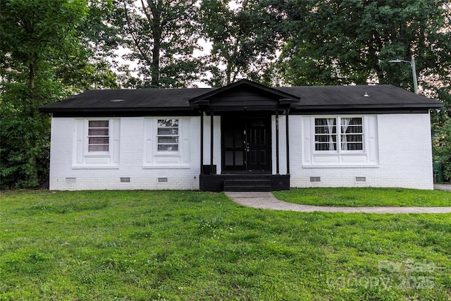 901 Echo Glen Rd, Charlotte, NC 28213 - ranch-style house featuring crawl space, brick siding, a front lawn, and a shingled roof