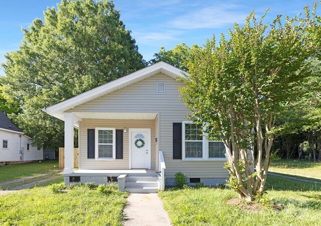 210 E 5th Ave, Gastonia, NC 28054 - view of front facade featuring crawl space and a porch