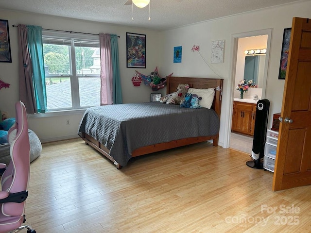 4574 Ivy Run Ln, Denver, NC 28037 - bedroom featuring light wood-style floors, a textured ceiling, and ensuite bathroom