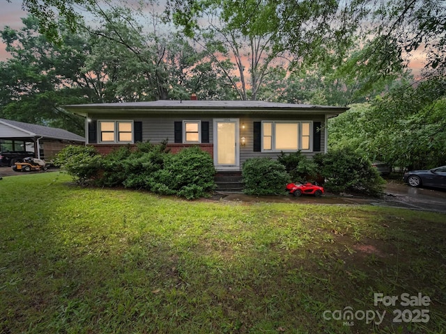 1004 E 8th Ave, Gastonia, NC 28054 - ranch-style house featuring a lawn and brick siding