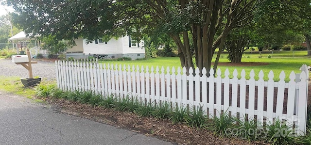 804 N Main St, Oakboro, NC 28129 - view of gate