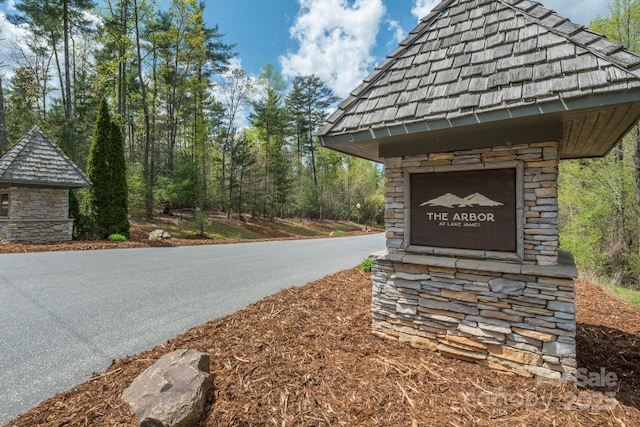 209 Harborside Dr, Nebo, NC 28761