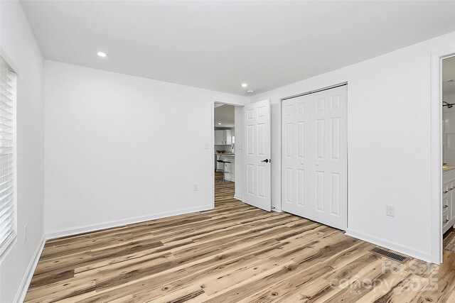 117 Autumn Woods Dr, Kings Mountain, NC 28086 - unfurnished bedroom with light wood-type flooring, a closet, recessed lighting, and ensuite bath