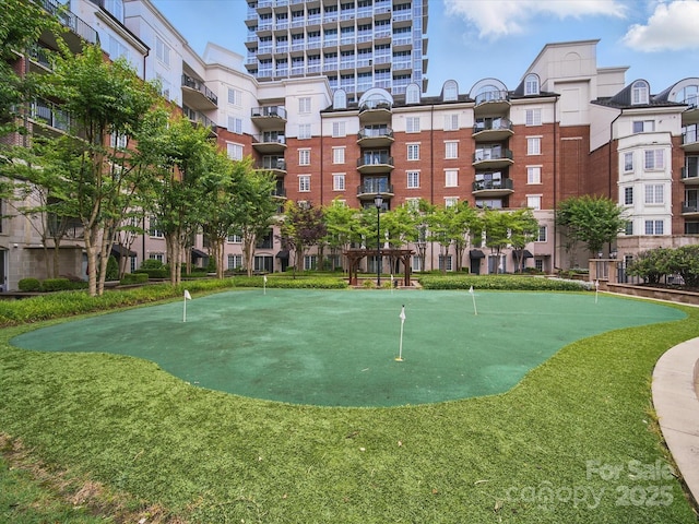 300 W 5th St Unit 339, Charlotte, NC 28202 - surrounding community featuring a putting area