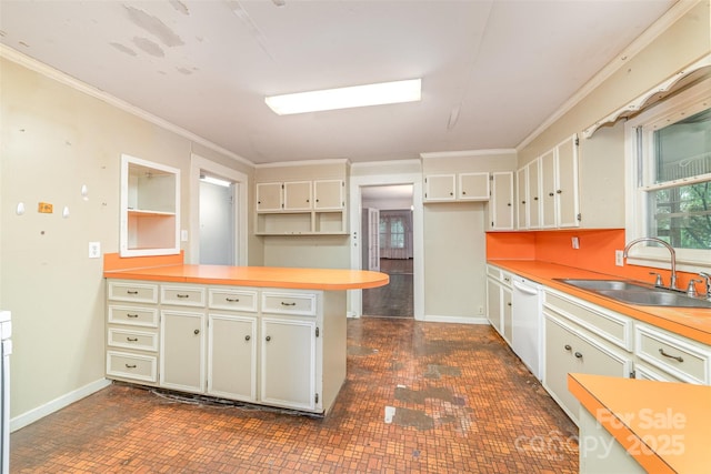 520 Eastwood Park Cir, Albemarle, NC 28001 - kitchen with a sink, a peninsula, dishwasher, ornamental molding, and baseboards