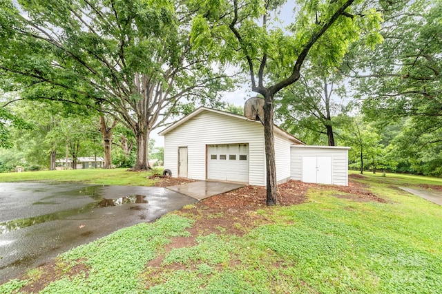 520 Eastwood Park Cir, Albemarle, NC 28001 - detached garage featuring driveway