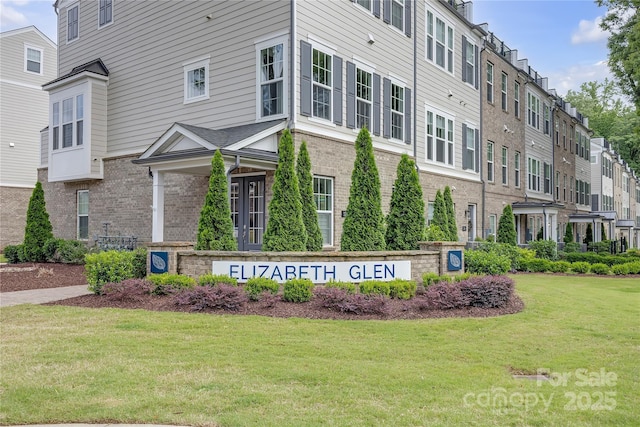 5060 Harrowsmith Ln, Charlotte, NC 28204 - view of property with a residential view