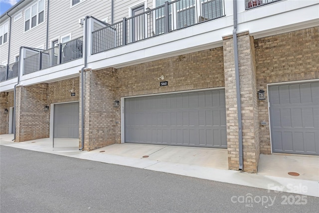 5060 Harrowsmith Ln, Charlotte, NC 28204 - view of garage